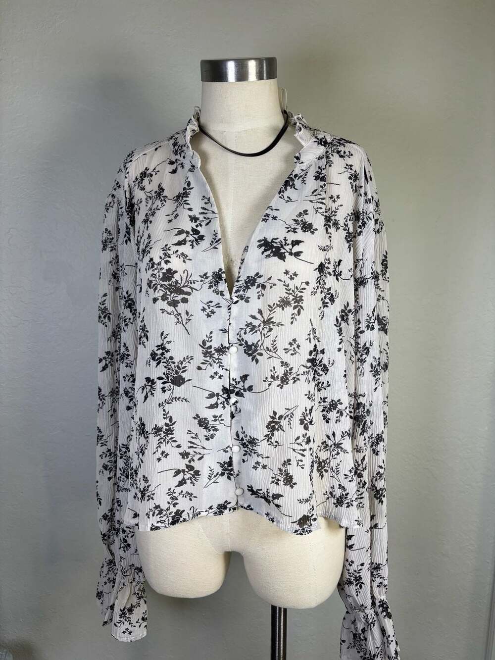 Lulus Cream and Black Floral Print Crinkle Button-Up Blouse